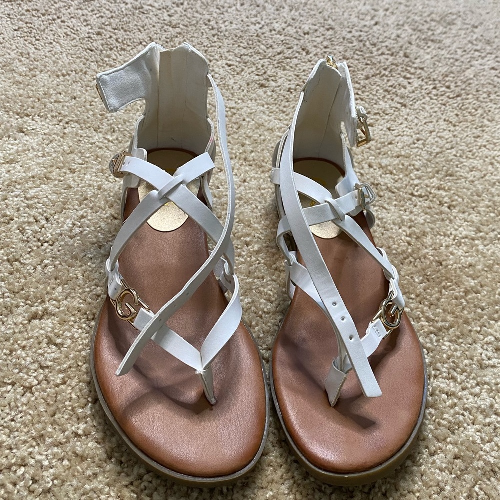 Brand new. Size 6. Guess.